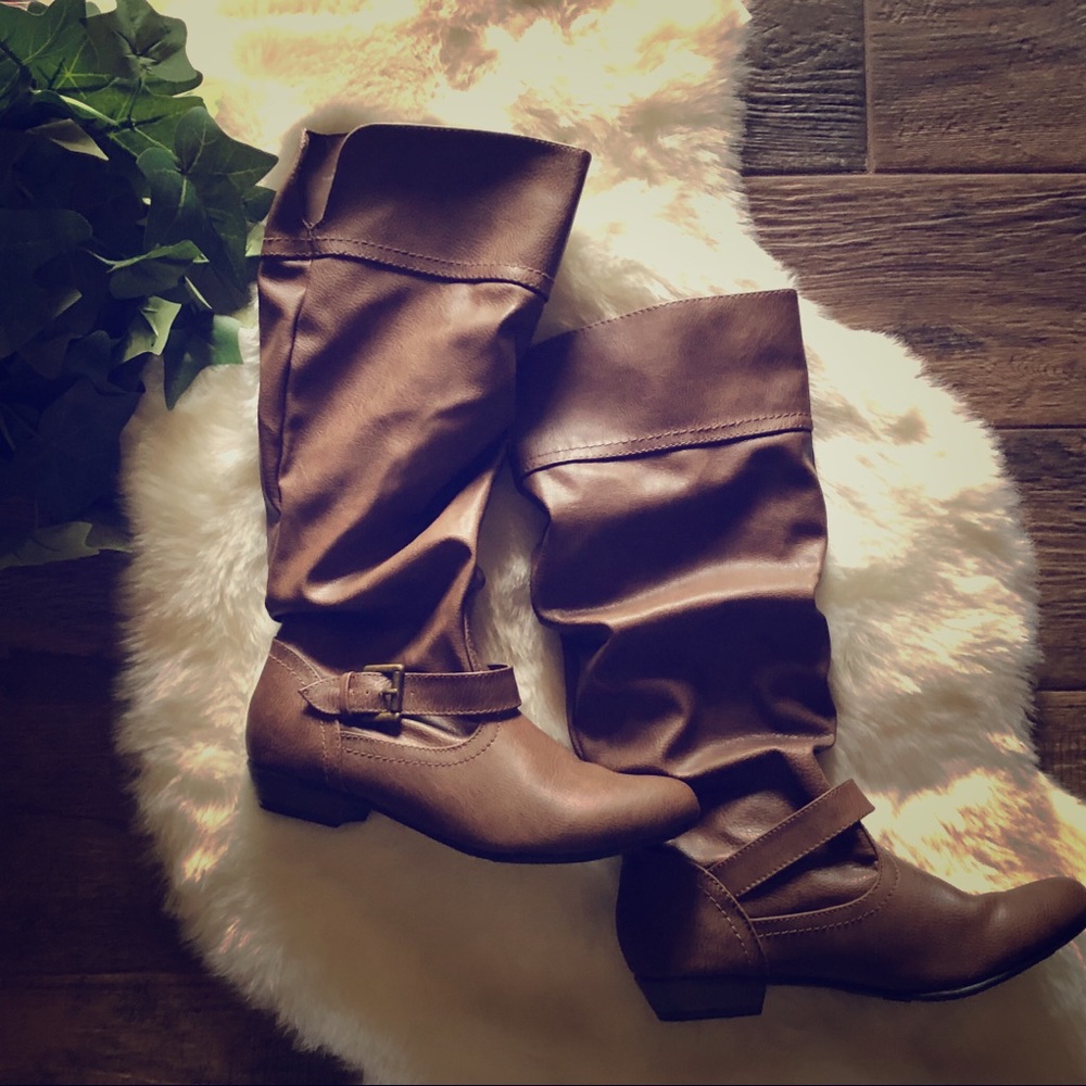 Mossimo Brand, knee high boots 👢 euc 7.5